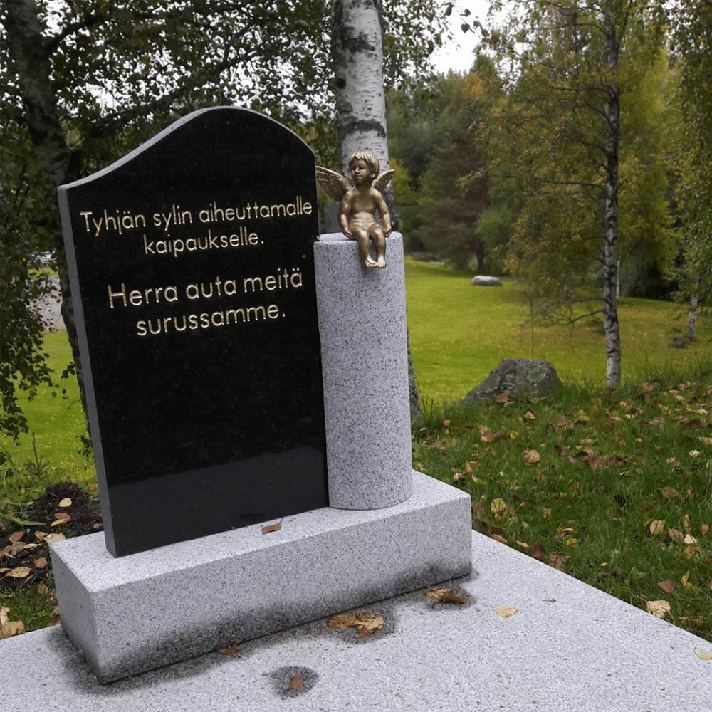 Tyhjän sylin muistopaikka Haapajärvi